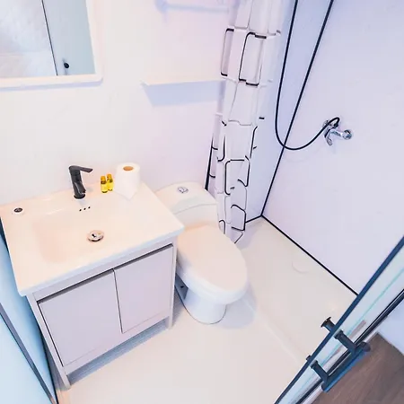 Glamping By Carpe Diem & Hotel kapsułowy Borsh