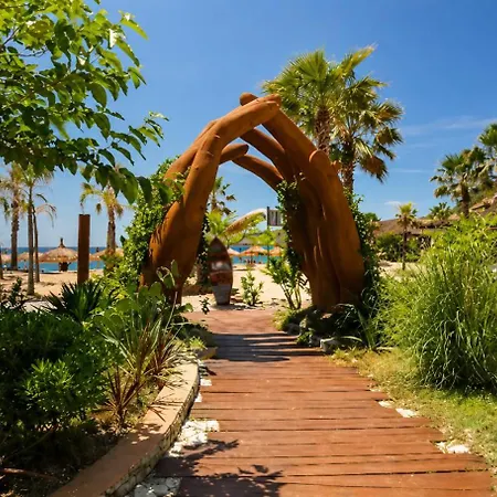 Kapselhotel Glamping By Carpe Diem Beach&resort Borsh